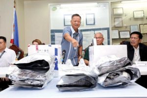 Pres. Duterte dismisses Customs officials amid drug scandal