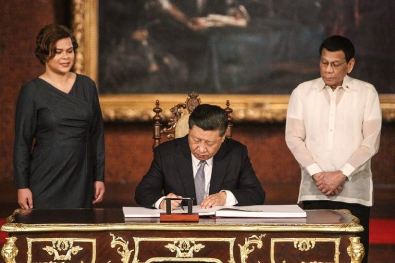 Chinese President Xi visits Manila, declares friendship with PH