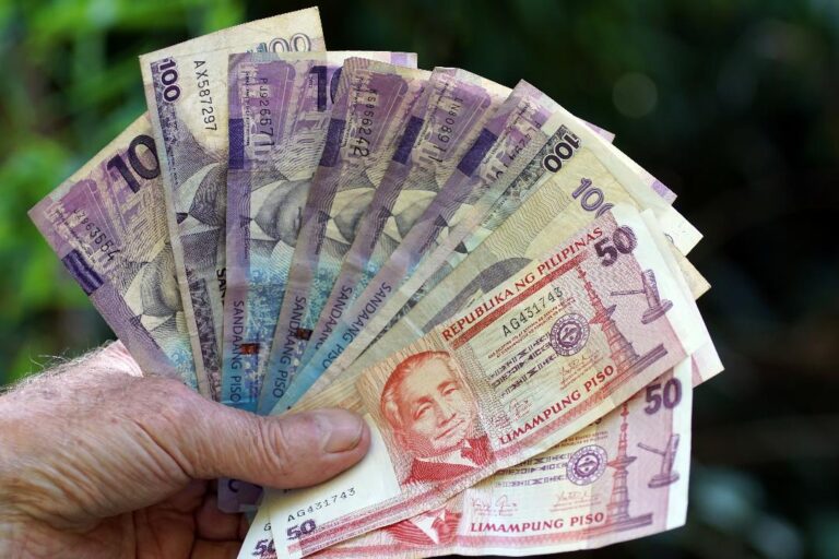 Pinoys send $11 billion annually from the US back home