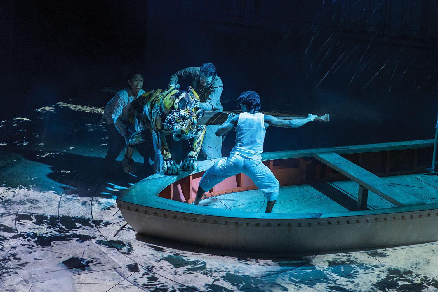 See How Puppetry Creates a Life-Like Tiger in Life of Pi on Broadway 